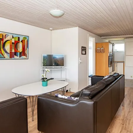 5 Person In Hejls-by Traum