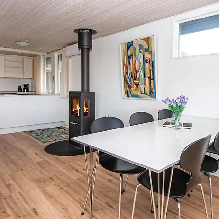 5 Person In Hejls-by Traum