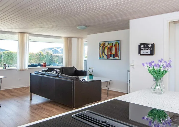 5 Person In Hejls-by Traum